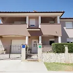 Ema Apartamento Pula