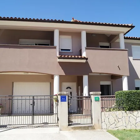 Ema Apartman Póla