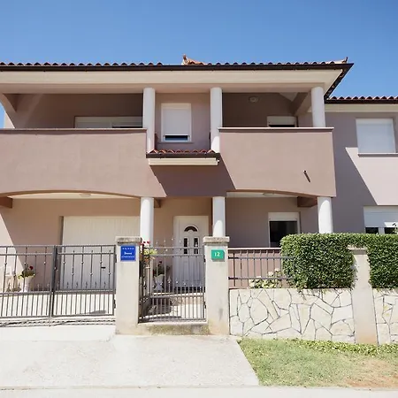 Ema Apartman Póla